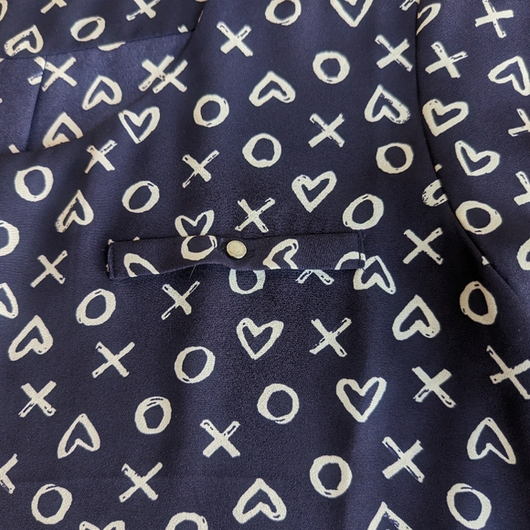 Charming Navy blue and white loose fitting top. Size M. - Picture 2 of 5